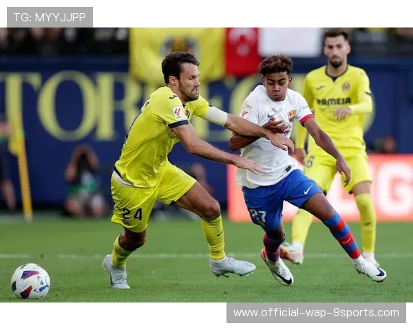 拜仁边路快传训练：快速传球与插上形成高效进攻链条