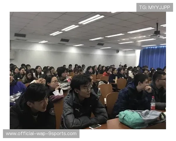 体育评论员观点分歧引发媒体热议与讨论，体育评论员文章的作用