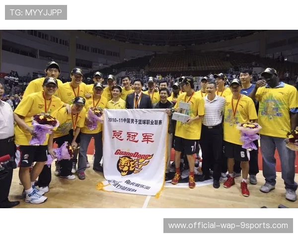 广东宏远稳步前行,争夺冠军!,广东宏远夺冠视频 广东宏远稳步前行,争夺冠军!,广东宏远夺冠视频